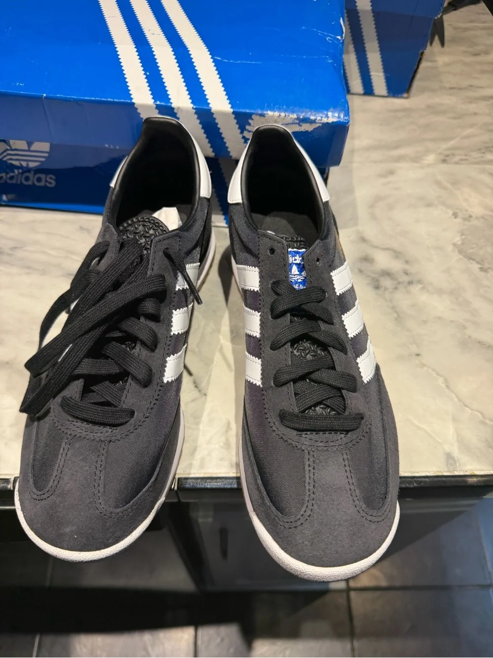 adidas youth sneakers